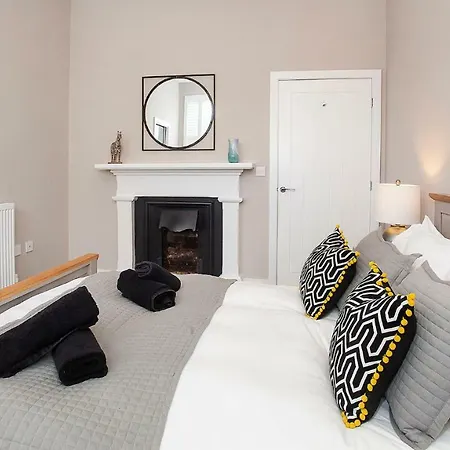 The Carriage And Station Cottages Apartment