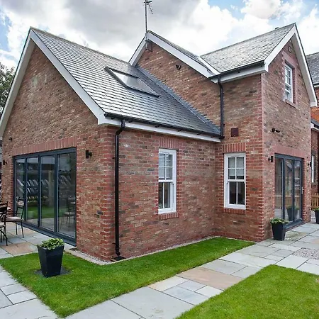 The Carriage And Station Cottages *